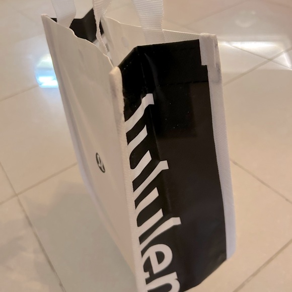 Set of 2 Lululemon reusable shopping bags - Picture 3 of 6